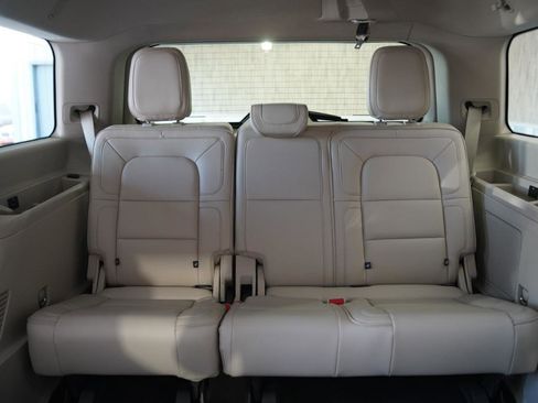 Used 2018 Lincoln Navigator Reserve w/ Technology Package image 38