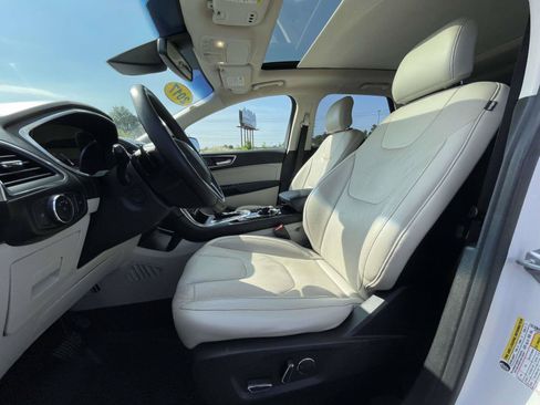 Used 2017 Ford Edge Titanium w/ Equipment Group 302A AWD/4WD image 18