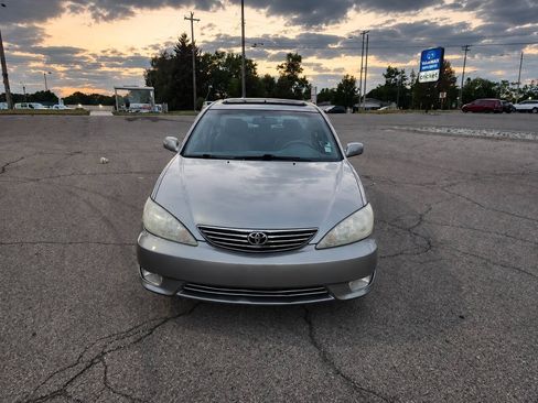 Used 2006 Toyota Camry XLE FWD image 9
