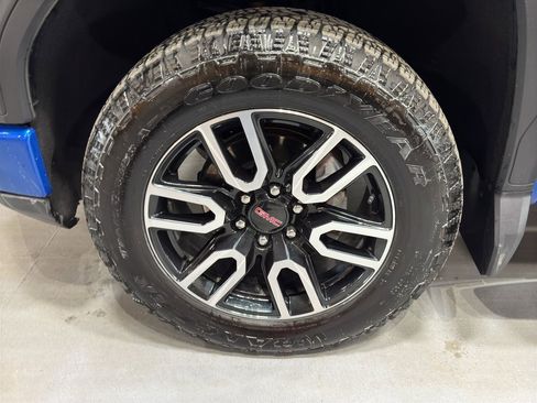 Used 2022 GMC Sierra 1500 AT4 w/ AT4 Premium Package image 9