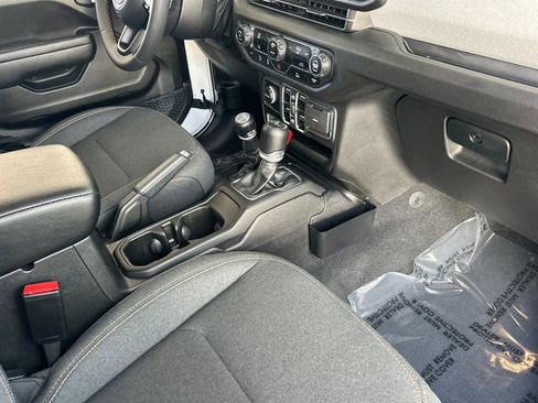 Used 2024 Jeep Gladiator Sport image 31