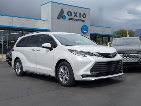 Used 2024 Toyota Sienna Limited FWD image 1