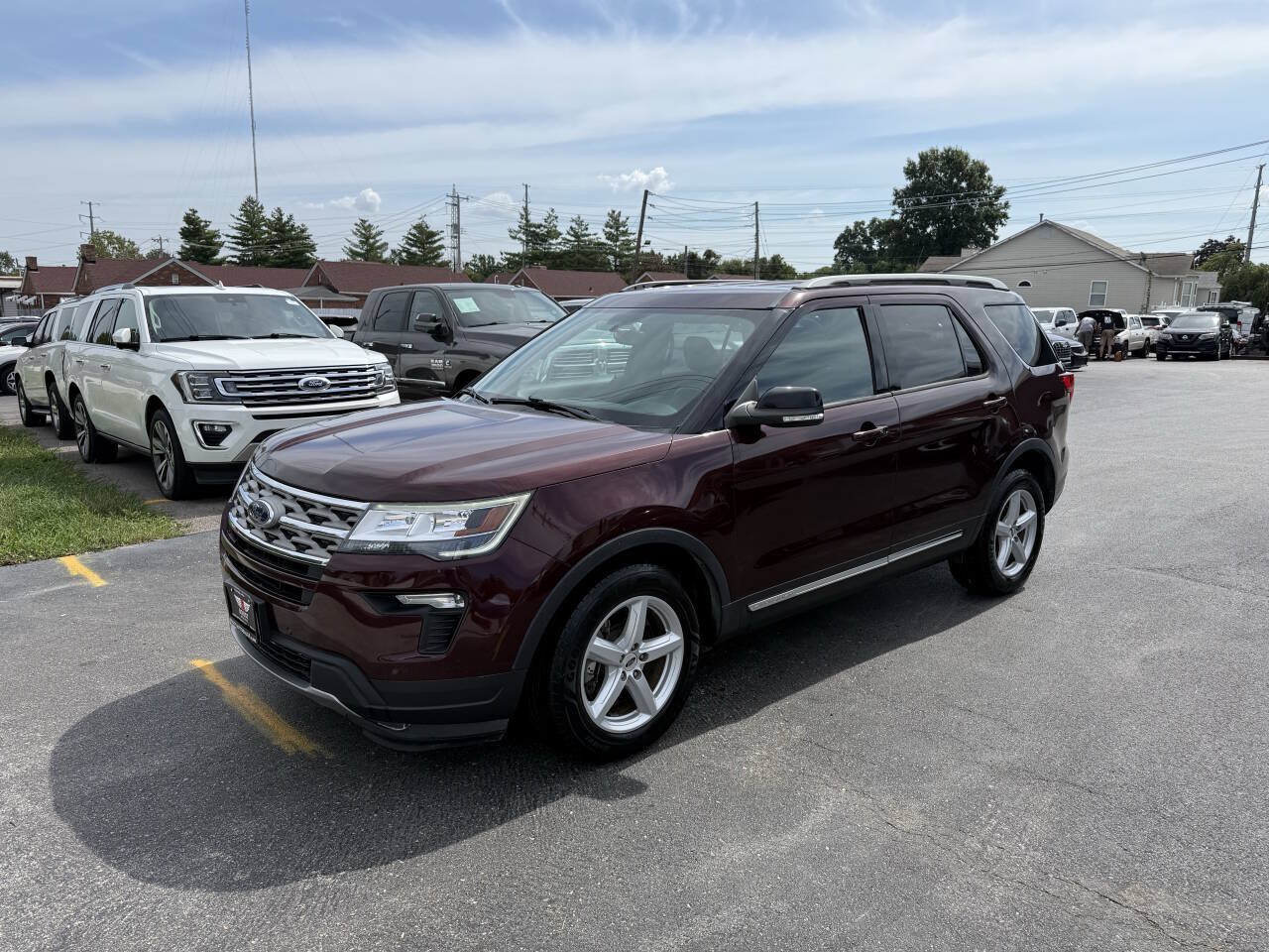 Used 2018 Ford Explorer XLT w/ Equipment Group 202A FWD image 3