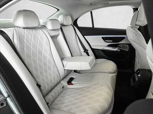 Used 2024 Mercedes-Benz E 350 4MATIC Sedan image 22