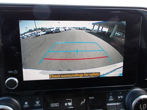 Used 2023 Toyota Highlander XLE AWD/4WD image 21