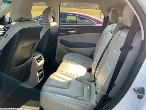 Used 2015 Ford Edge Titanium w/ Technology Package FWD image 9