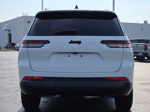 Used 2025 Jeep Grand Cherokee L Altitude RWD image 16