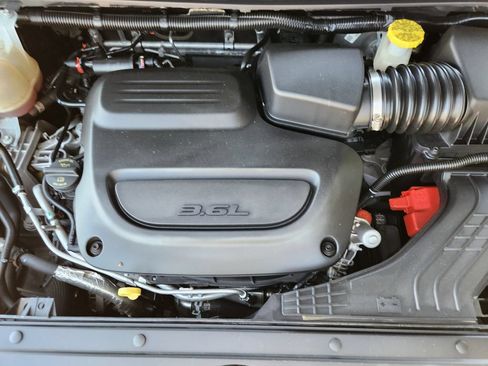 Used 2022 Chrysler Pacifica Touring-L FWD image 20