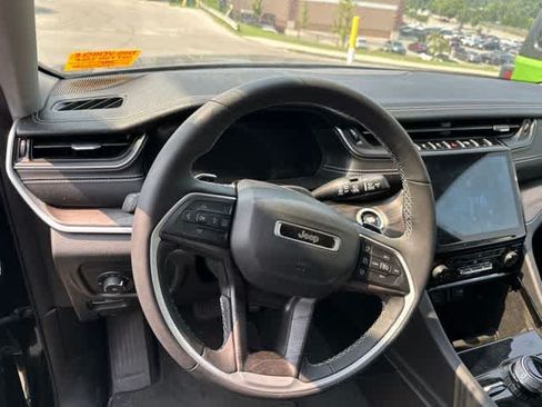 Used 2023 Jeep Grand Cherokee L Limited w/ Black Appearance Package AWD/4WD image 9