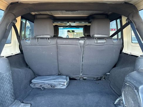Used 2012 Jeep Wrangler Unlimited Rubicon w/ Dual Top Group AWD/4WD image 17