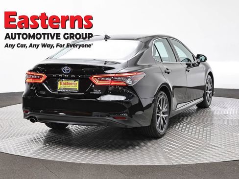 Used 2022 Toyota Camry XLE FWD image 5