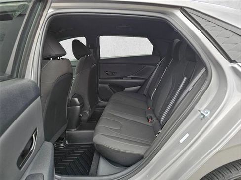 Used 2025 Hyundai Elantra Sport FWD image 15