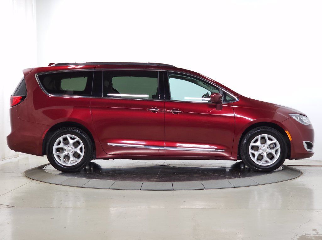 Used 2017 Chrysler Pacifica Touring-L Plus w/ Tire & Wheel Group FWD image 10