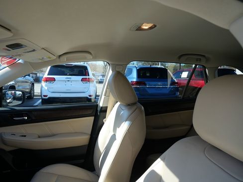 Used 2019 Subaru Outback 2.5i Limited image 11