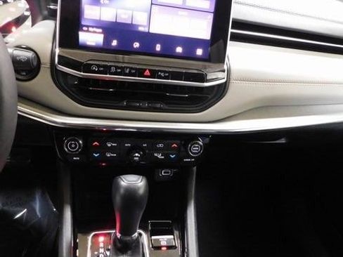 Used 2024 Jeep Compass Limited image 32