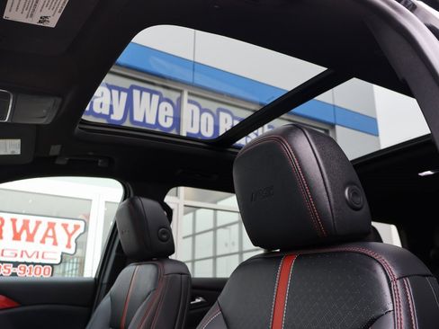 Certified 2024 Chevrolet Traverse RS w/ LPO, Floor Liner Package image 24