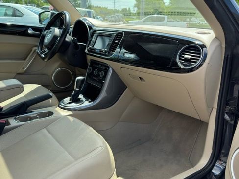 Used 2017 Volkswagen Beetle 1.8T SE image 3