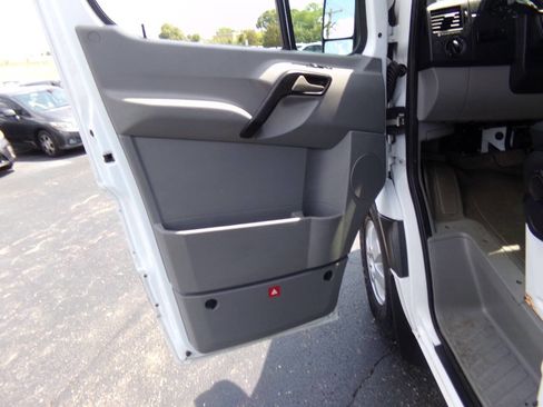 Used 2014 Mercedes-Benz Sprinter 2500 image 16
