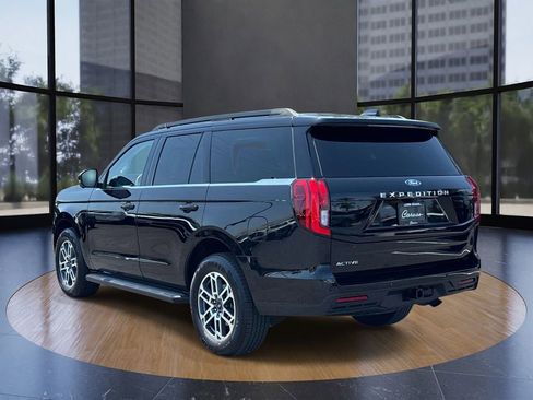 Used 2025 Ford Expedition Active RWD image 4