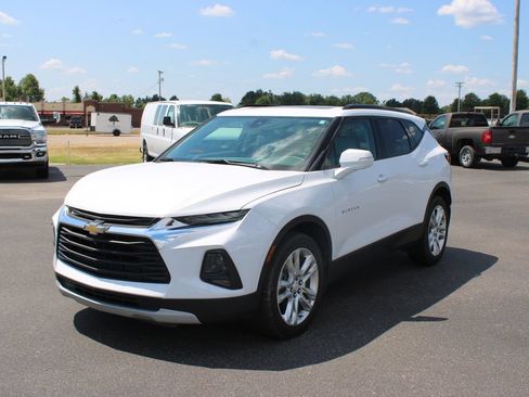 Used 2020 Chevrolet Blazer LT w/ Sound & Technology Package FWD image 4