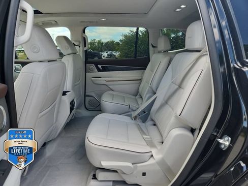 New 2026 Buick Enclave Avenir w/ Super Cruise Package AWD/4WD image 9