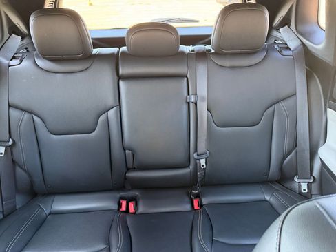 Used 2025 Jeep Compass Limited image 38