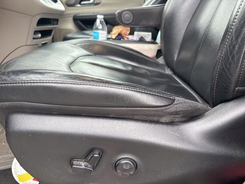 Used 2020 Chrysler Pacifica Touring-L image 18