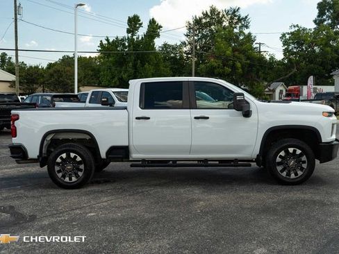 Used 2021 Chevrolet Silverado 2500 Custom w/ Custom Value Package image 4