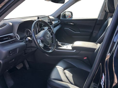 Used 2022 Toyota Highlander XLE image 10