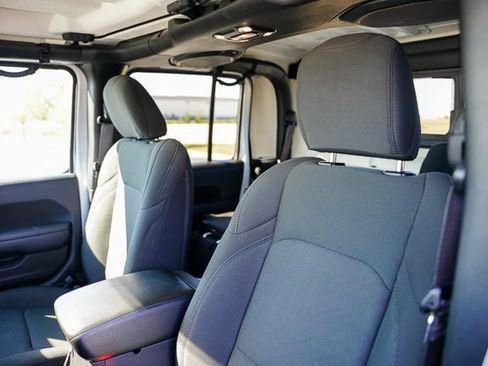 Used 2022 Jeep Gladiator Willys image 8