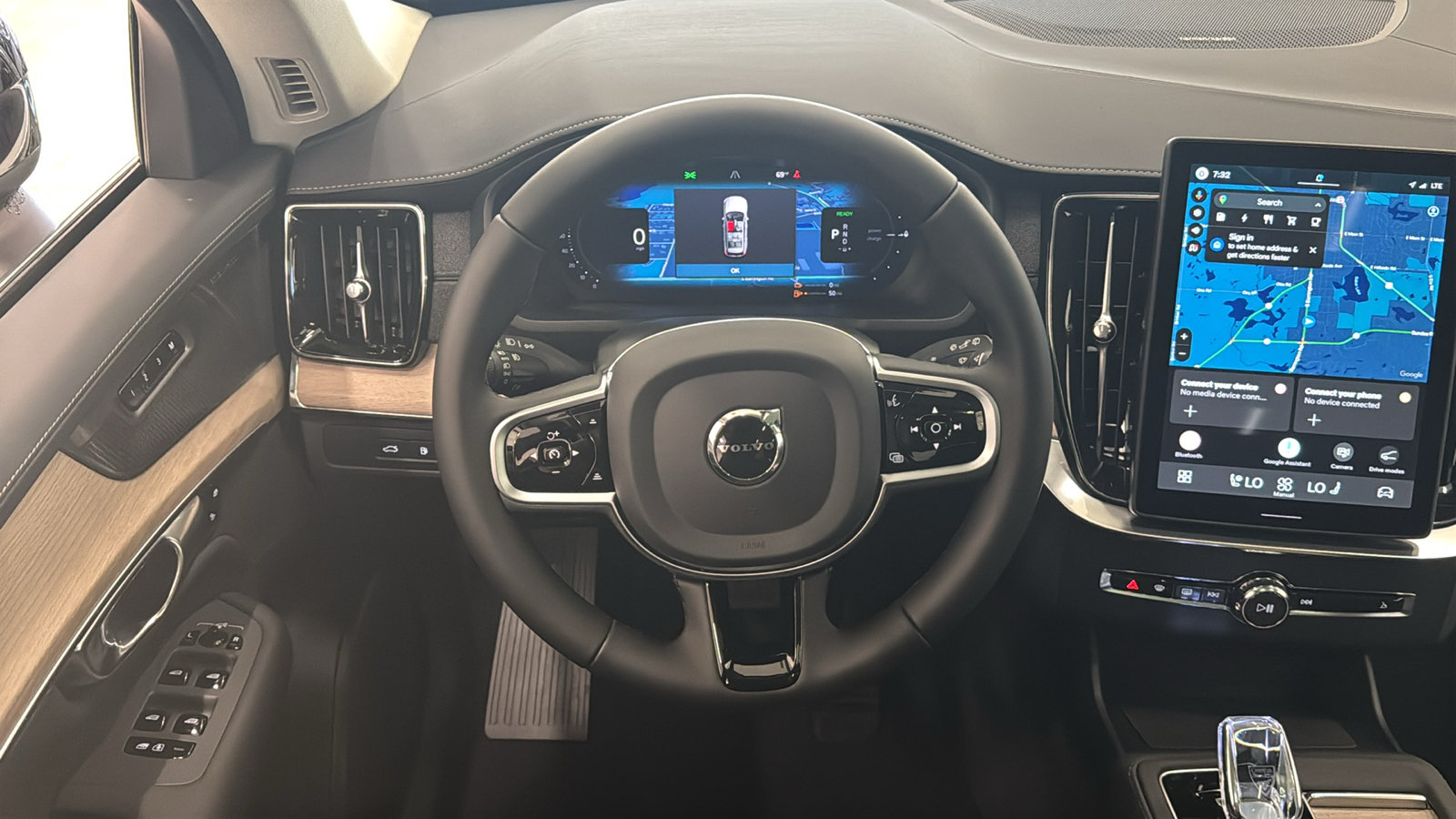 New 2026 Volvo XC90 T8 Plus w/ Protection Package Premier AWD/4WD image 12