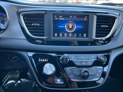 Used 2019 Chrysler Pacifica Touring Plus w/ S Appearance Package image 33