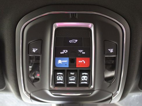 New 2025 Jeep Grand Cherokee Limited w/ Luxury Tech Group II image 21