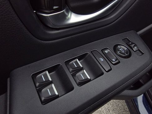 Used 2025 Honda Pilot Sport image 12