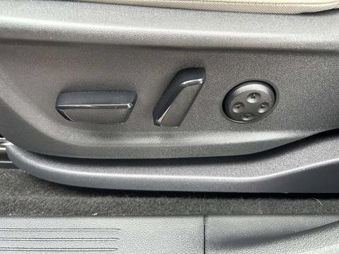 Used 2023 Nissan Ariya FWD image 28