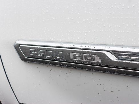 Used 2024 Chevrolet Silverado 2500 High Country w/ Technology Package image 11