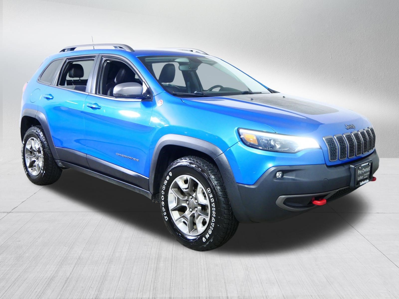 Used 2019 Jeep Cherokee Trailhawk w/ Cold Weather Group AWD/4WD image 1