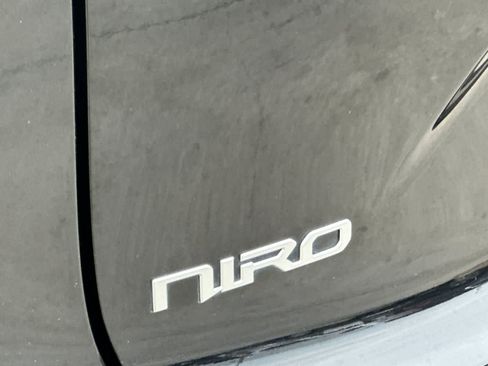Used 2023 Kia Niro LX FWD image 26