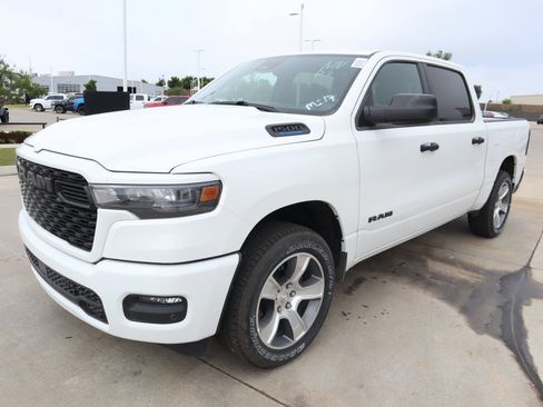 New 2026 RAM 1500 Express AWD/4WD image 10