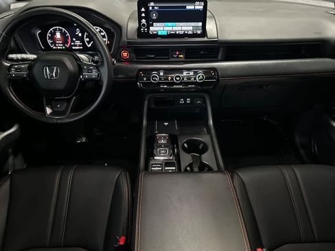 Used 2024 Honda Pilot TrailSport image 3