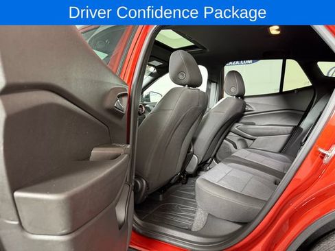 Used 2024 Chevrolet Trax RS w/ Sunroof Package FWD image 14