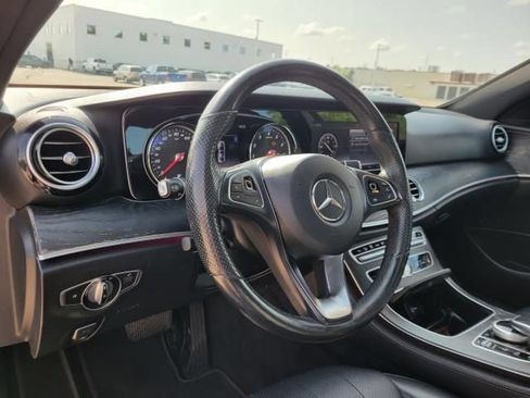 Used 2018 Mercedes-Benz E 400 4MATIC Sedan image 19