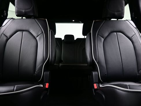 New 2027 Chrysler Pacifica Limited AWD/4WD image 13