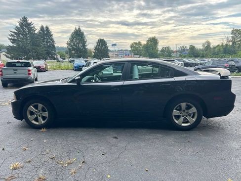 Used 2012 Dodge Charger SE RWD image 6