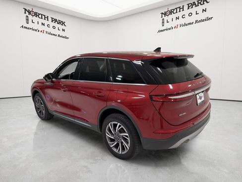 Used 2023 Lincoln Corsair FWD image 3