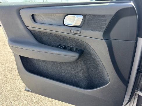 Used 2023 Volvo XC40 Recharge Plus image 6
