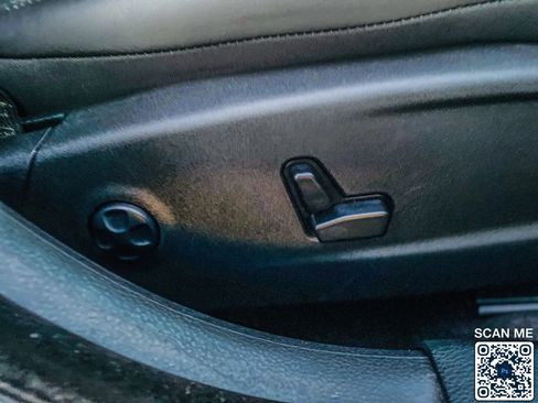 Used 2018 Chrysler 300 Touring L image 29