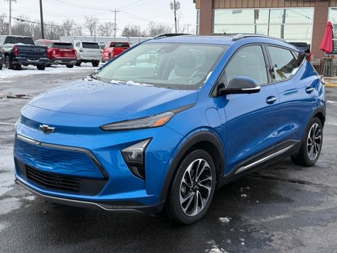 Used 2023 Chevrolet Bolt EUV Premier w/ Sun & Sound Package image 4