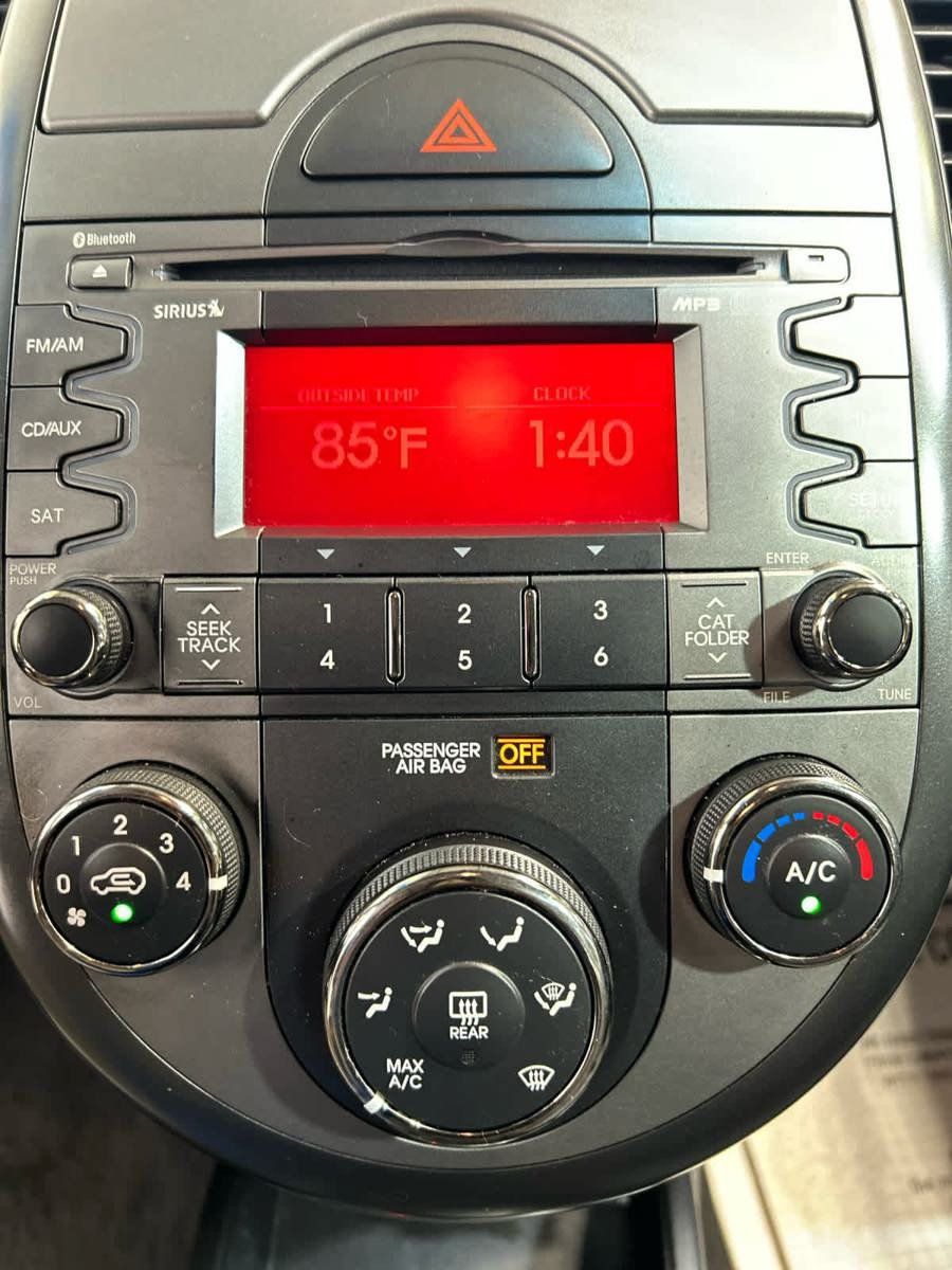 Used 2011 Kia Soul + w/ Audio Pkg FWD image 6