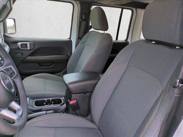 Used 2026 Jeep Wrangler Unlimited Sahara AWD/4WD image 15
